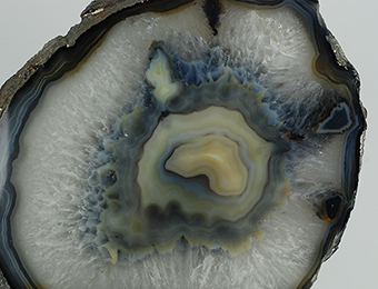 Agate (var. of quartz) - Rio Grande do Sul - Brazil