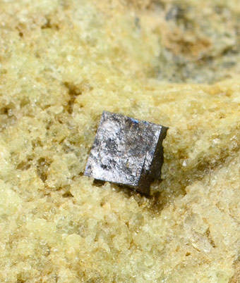 Latrappite - Oka complex, Oka, Deux-Montagnes RCM, Laurentides, Qu�bec, Canada