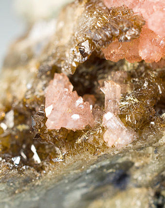 Correianevesite with Hureaulite - Jocao pegmatite, Galil�ia, Doce valley, Minas Gerais, Brazil
