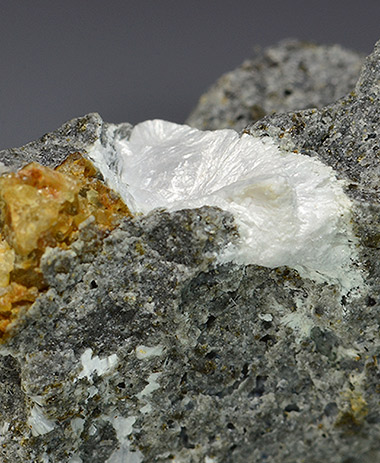 Kimuraite-(Y) - Mitsukoshi,  Hizen-cho,  Higashi-Matsuura-gun, Saga Prefecture,  Kyushu Region,  Japan