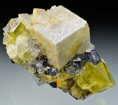 Fluorite - Aouli, Upper Moulouya lead district, Midelt, Kh�nifra Province, Mekn�s-Tafilalet Region, Morocco