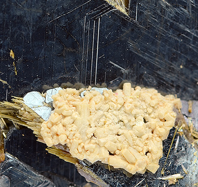 Fluocerite-(Ce) ps after Bastnaesite-(Ce) - Belo Horizonte, Iron Quadrangle, Minas Gerais, Brazil