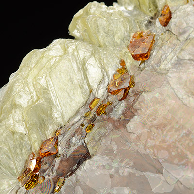 Microlite on Albite - Ip� Mine - Governador Valadares - Minas Gerais - Brazil