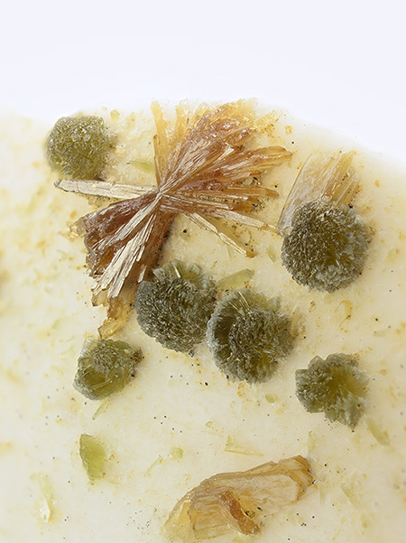 Zanazziite - Ilha claim, Taquaral, Itinga, Minas Gerais, Brazil (Type Locality)