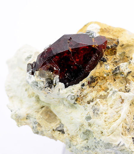 Chondrodite - Ladjuar Medam, Sar-e Sang, Koksha Valley, Kuran wa Munjan District, Badakhshan, Afghanistan