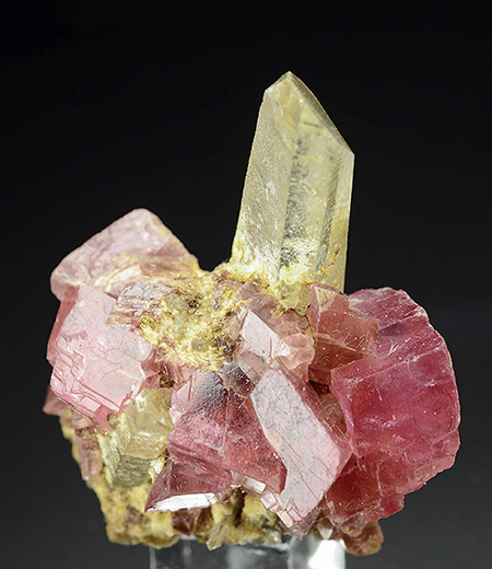 Rhodochrosite and quartz -  Huayllapon Mine, Pasto Bueno, Pampas District, Pallasca Province, �ncash, Peru