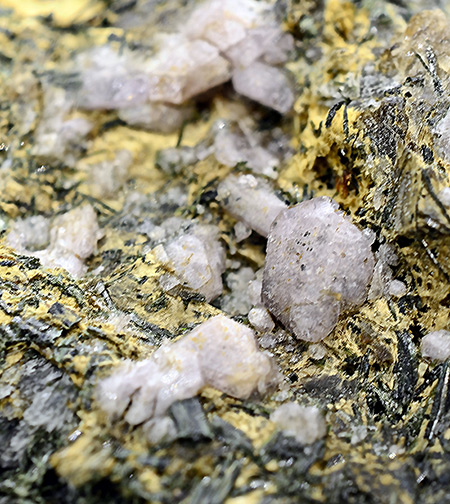 Wadeite - Eveslogchorr Mt, Khibiny Massif, Murmansk Oblast, Russia