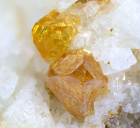 Microlite on Albite - Ip� Mine - Governador Valadares - Minas Gerais - Brazil