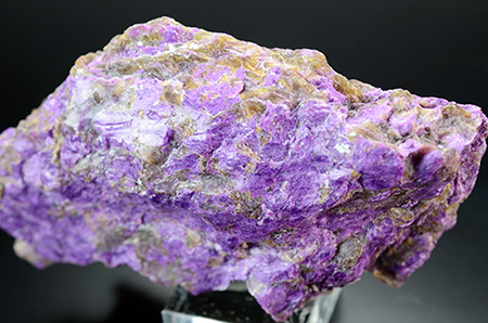 Stichtite - Kaznakhtinskii massif, Ust-Koksinsky District, Altai Republic, Russia