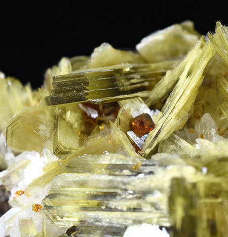 Microlite on Albite - Ip� Mine - Governador Valadares - Minas Gerais - Brazil