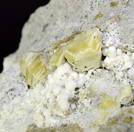 Weloganite with Dresserite - Francon quarry, Montr�al, Qu�bec, Canada (TYPE LOCALITY)