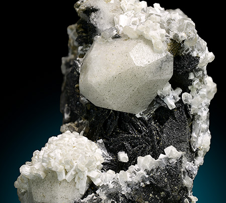 Analcime with Natrolite - Poudrette quarry, Mont Saint-Hilaire, La Vall�e-du-Richelieu RCM, Mont�r�gie, Qu�bec, Canada