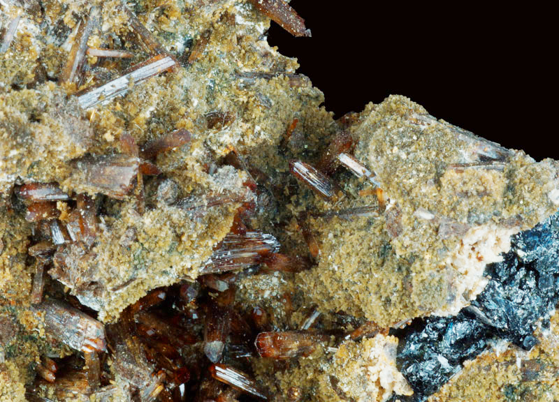 Greifensteinite xx, Eosphorite xx - Ponte do Piau� claim, Piau� valley, Taquaral, Itinga, Minas Gerais, Brazil