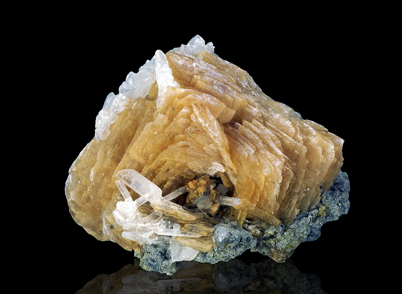 Roweite xx, Olshanskyite xx- Shijiangshan mine, Linxi, Inner Mongolia, China