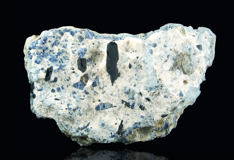 Neptunite, benitoite and joaquinite-(Ce) - Gem Mine - California , USA