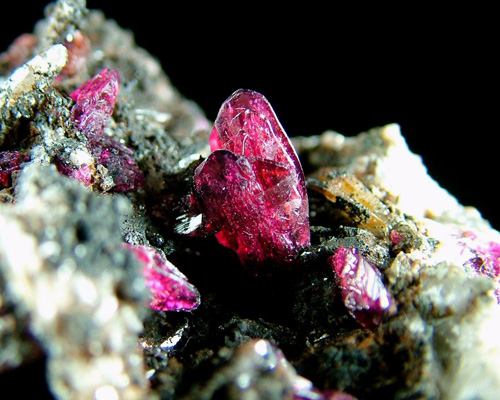 Roselite on Quartz with Goethite - Aghbar Mine (Arhbar Mine), Aghbar, Bou Azzer District (Bou Azer District), Tazenakht, Ouarzazate Province, Dr�a-Tafilalet Region, Morocco