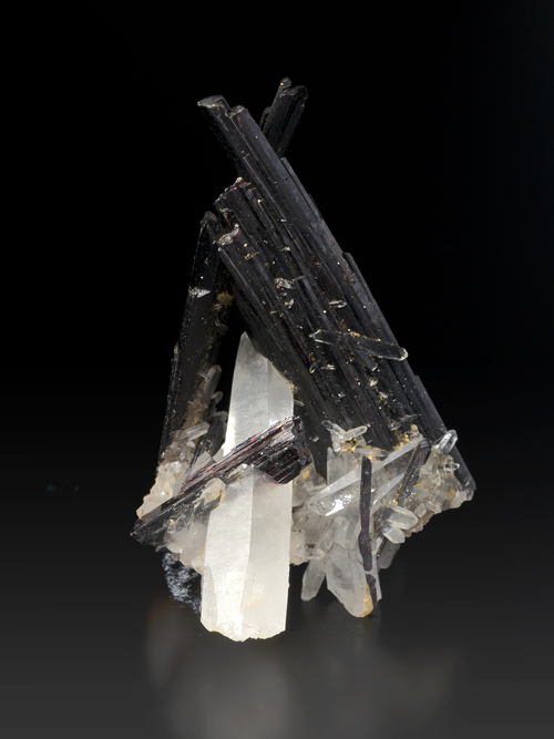 Huebnerite, Quartz - Huayllapon mine, Pasto Bueno, Ancash, Peru