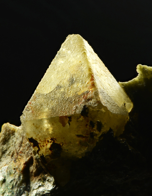 Scheelite, Traversella Mine, Chiusella Valley, Province of Torino, Piedmont, Italy