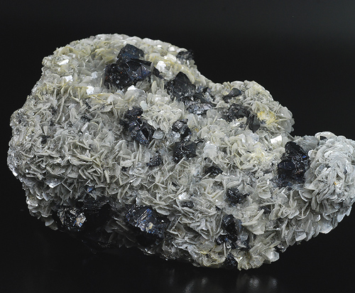 Cassiterite over muscovite - Huya W-Sn-Be dep. - Mt Xuebaoding - Pingwu Co. -Mianyang pref. - Sichuan prov. - China