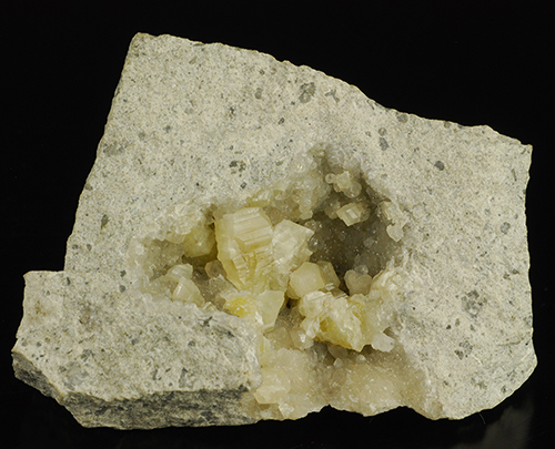 Weloganite and calcite . Francon quarry - Montr�al - Qu�bec - Canada