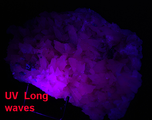 Manganoan Calcite (var. of calcite) � Pachapaqui Distr. - Bolognesi Prov. - Ancash � Per�