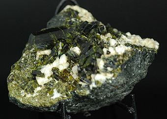 Epidote and calcite - Tormiq Valley - Pakistan