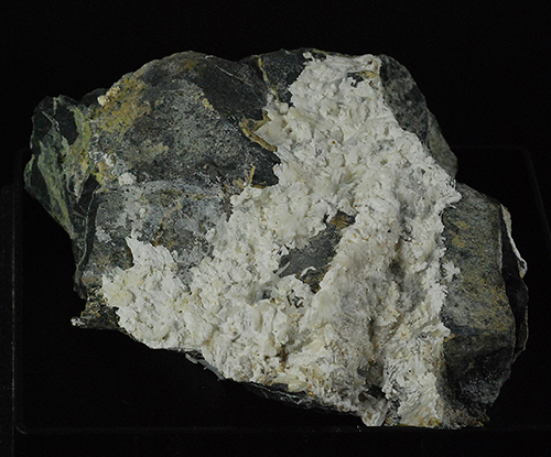 R�sslerite and brassite - J�chymov - Karlovy Vary Distr. - Czech Republic