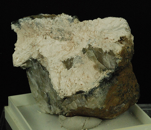 Yuksporite - Yukspor Mt. - Khibiny Massif - Murmansk Oblast - Russia