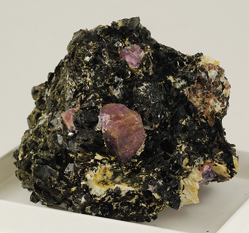 Rubino - Zazafotsy Quarry (Amboarohy) - Ihosy - Ihorombe - Madagascar
