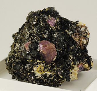 Rubino - Zazafotsy Quarry (Amboarohy) - Ihosy - Ihorombe - Madagascar