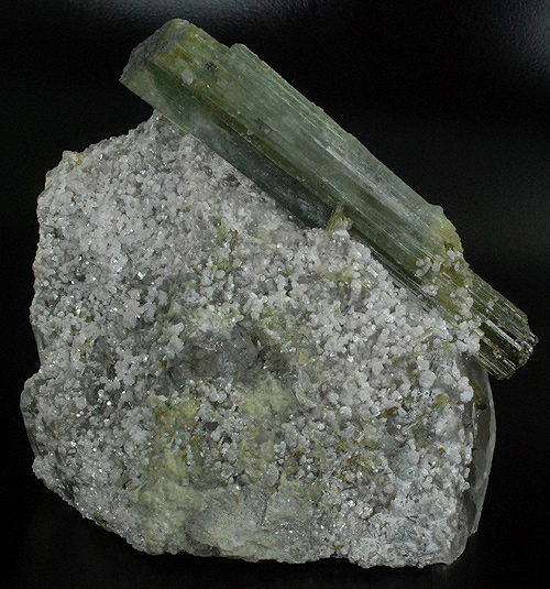 Elbaite and quartz - Kunar valley - Kunar prov. - Aghanistan