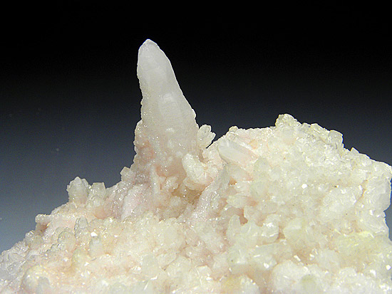 Quartz, Calcite var. Manganocalcite - Pachapaqui, Bolognesi, Ancash, Peru