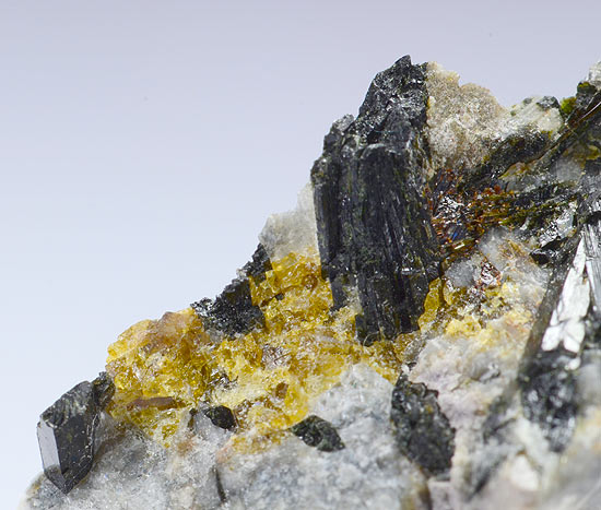 Petarasite - Mont Saint-Hilaire, Rouville RCM, Mont�r�gie, Qu�bec, Canada