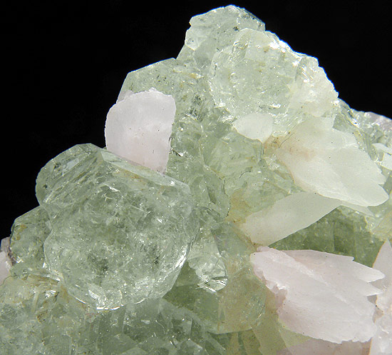 Fluorite with Calcite - Huanzala mine - Huallanca district - Dos de Mayo Province - Huanuco Department - Per�