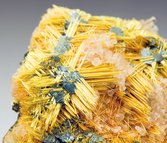 Rutile var. sagenite on hematite - Novo Horizonte - Bahia - Brazil