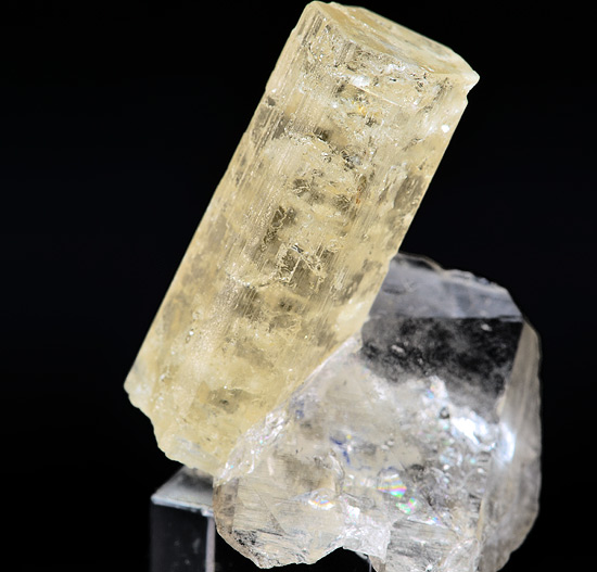 Fluorpatite on Quartz - Tormiq valley, Haramosh Mts., Skardu District, Baltistan, Gilgit-Baltistan, Pakistan