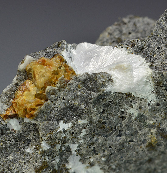 Kimuraite-(Y) - Mitsukoshi,  Hizen-cho,  Higashi-Matsuura-gun, Saga Prefecture,  Kyushu Region,  Japan