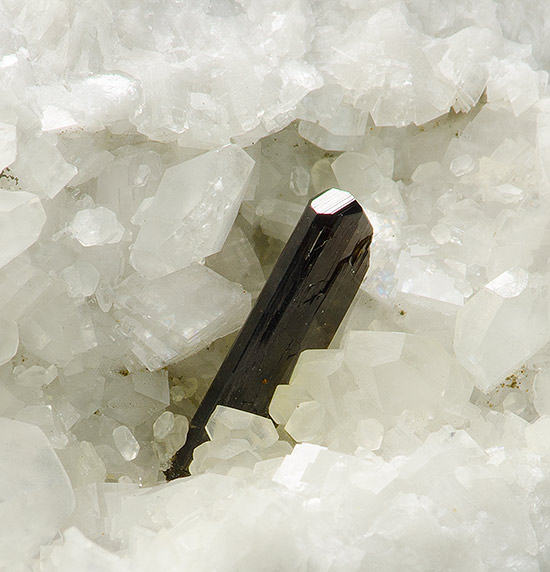 Dissakisite-(Ce)/Allanite-(Ce) -   Trimouns Talc Mine, Luzenac, Ari�ge, Midi-Pyr�n�es, France