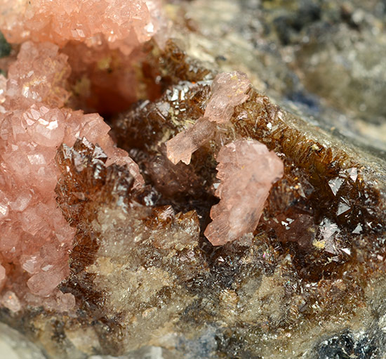Correianevesite with Hureaulite - Jocao pegmatite, Galil�ia, Doce valley, Minas Gerais, Brazil (TYPE LOCALITY)