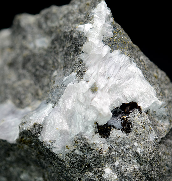 Kimuraite-(Y) - Mitsukoshi,  Hizen-cho,  Higashi-Matsuura-gun, Saga Prefecture,  Kyushu Region,  Japan