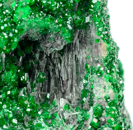 Shuiskite and Uvarovite - Saranovskii mine - Saranovskaya Village - Gornozavodskii area - Permskaya Oblast' - Middle Urals - Urals Region - Russia