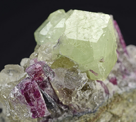 Rhodizite rich of Rubidium (Rb) with Rubellite - Tetezantsio - Madagascar