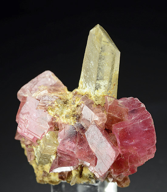 Rhodochrosite and quartz -  Huayllapon Mine, Pasto Bueno, Pampas District, Pallasca Province, �ncash, Peru