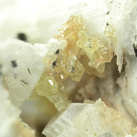 Ancylite-(Ce) - Poudrette quarry, Mont Saint-Hilaire, La Vall�e-du-Richelieu RCM, Mont�r�gie, Qu�bec, Canada