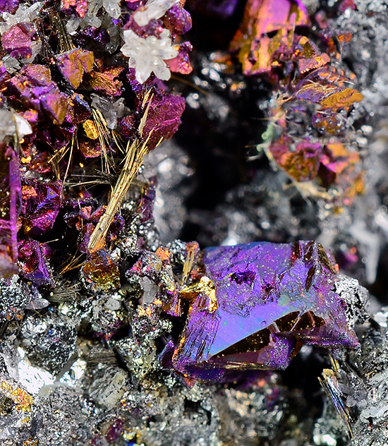 Hodru�ite over chalcopyrite - Julcani Distr. - Angaraes prov. - Huancavelica deptm. - Peru