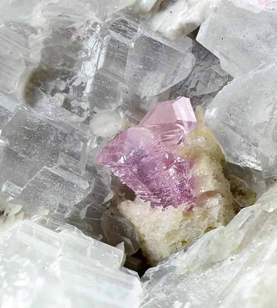 Pezzottaite - Sakavalana mine, Ambatovita, Mandrosonoro area, Ambatofinandrahana District, Amoron'i Mania Region, Fianarantsoa Province, Madagascar (TL)