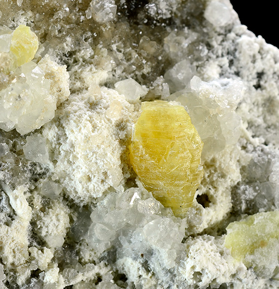 Weloganite - Francon quarry, Montr�al, Qu�bec, Canada (TYPE LOCALITY)