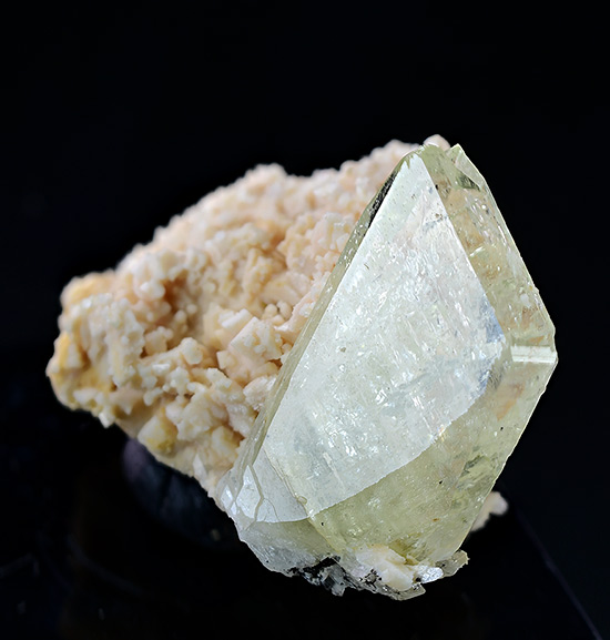 Montebrasite (twinned) - Telirio Mine - Linopolis - Minas Gerais - Brazil