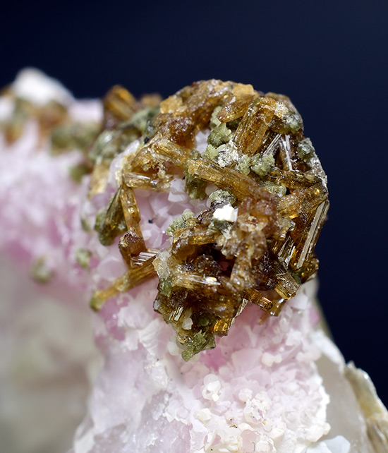 Eosphorite on rose quartz - Pitorra Claim, Laranjeiras, Galileia, Doce Valley, Minas Gerais, Brazil