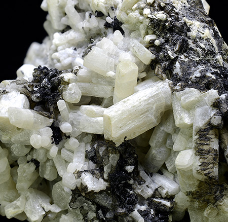 Meionite - Bear Lake, Litchfield, Pontiac RCM, Outaouais, Qu�bec, Canada